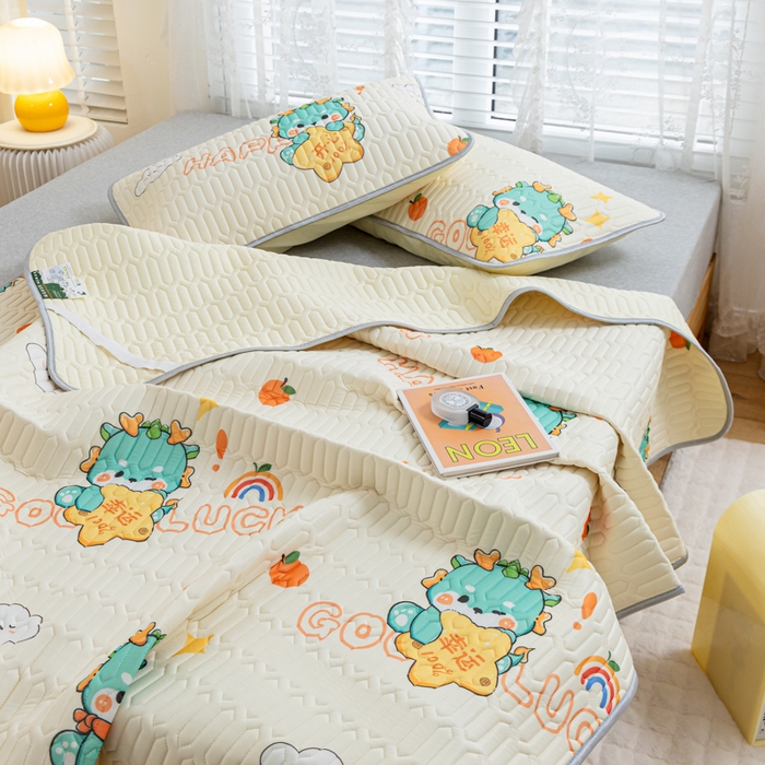 91家纺网 家纺一手货源 找家纺 默忆 2025新款凉感丝印花乳胶凉席 恐龙派对