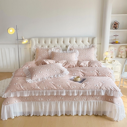 91家纺网 家纺一手货源 找家纺 （总）宜凡家纺2025新款雪纺花边印花夹棉床盖三件套四件套