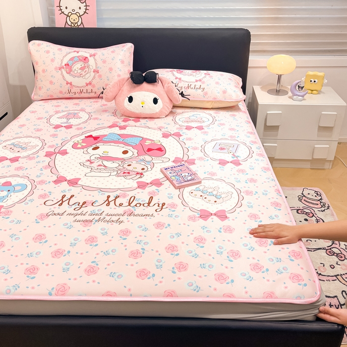 91家纺网 家纺一手货源 找家纺 暮思家居 2025新款正版授权A类大版数码印花三丽鸥可机洗1200D冰丝凉席可组合针织棉夏被四件套床笠款 床笠款-花园美乐蒂