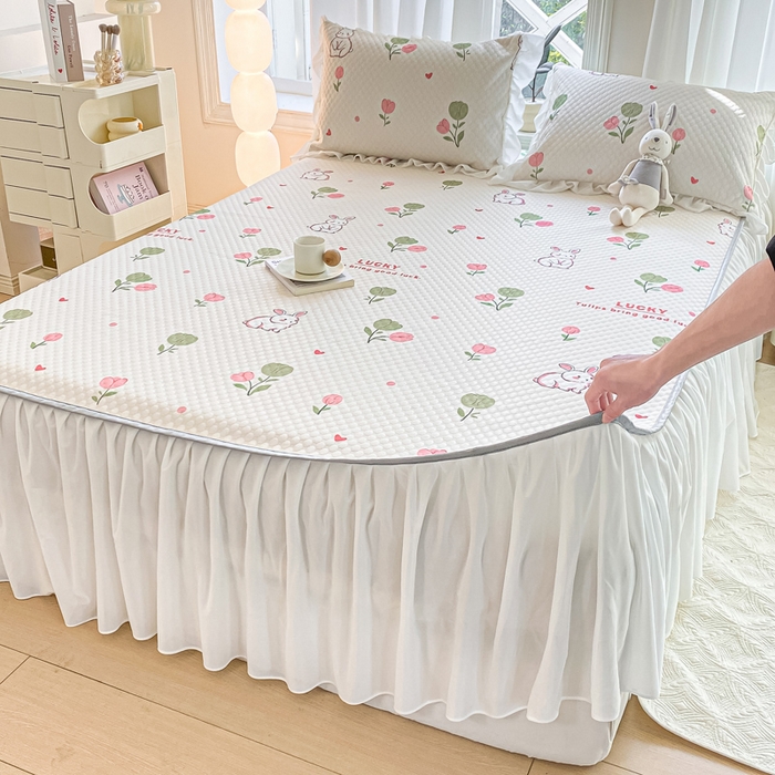 91家纺网 家纺一手货源 找家纺 康纳利2025新款A类冰豆豆床裙款凉席夏被四件套凉感丝空调被送买家秀 花间兔