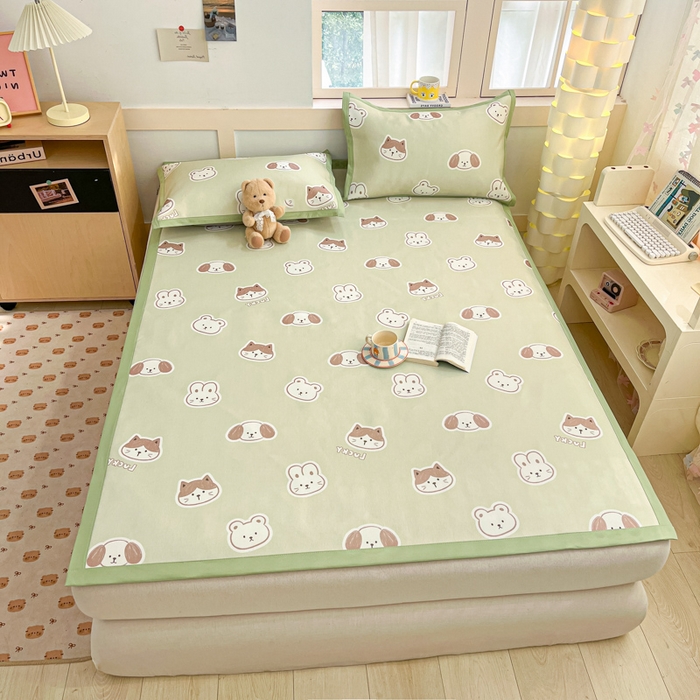 91家纺网 家纺一手货源 找家纺 绒艺席业 2025新款600D冰丝印花数码印花冰藤席卡通小清新系列 可爱三小只