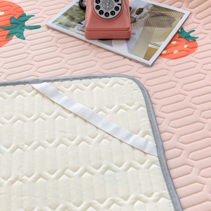 91家纺网 家纺一手货源 找家纺 默忆 2025新款凉感丝印花乳胶凉席 盛夏草莓