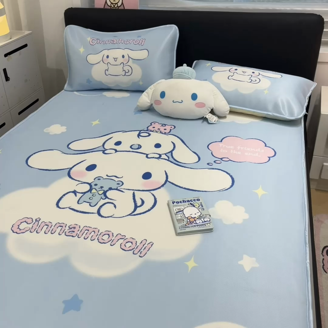 91家纺网 家纺一手货源 找家纺 暮思家居 2025新款正版授权A类大版数码印花三丽鸥可机洗1200D冰丝凉席可组合针织棉夏被四件套床笠款 床笠款-云朵玉桂狗