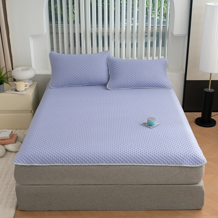 91家纺网 家纺一手货源 找家纺 默忆 2025新款3D轻奢风直播网红热款凉感丝冰豆豆三明治复合床单款凉席两件套三件套 熏衣紫