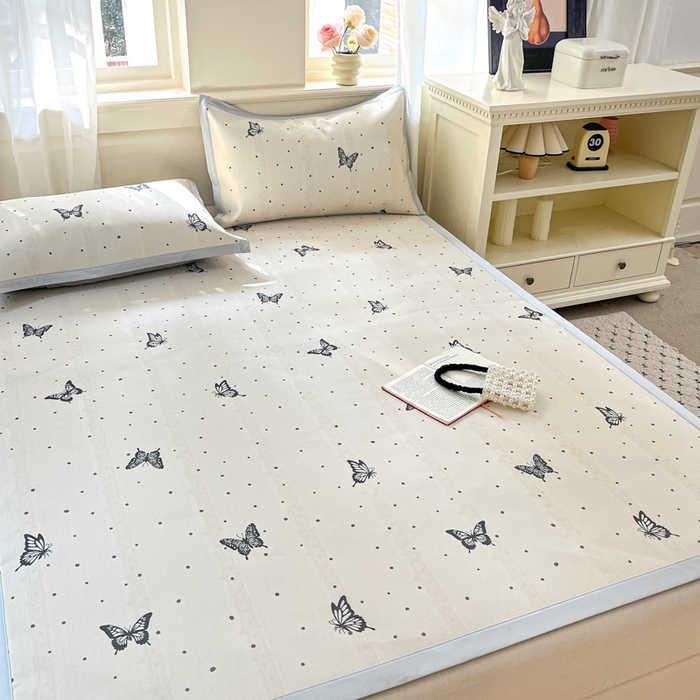 91家纺网 家纺一手货源 找家纺 绒艺席业 2025新款600D冰丝印花数码印花冰藤席赫本风系列 翩翩蝴蝶