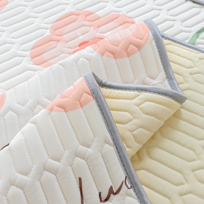 91家纺网 家纺一手货源 找家纺 默忆 2025新款凉感丝印花乳胶凉席 花田雨梦