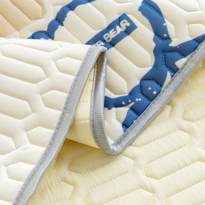 91家纺网 家纺一手货源 找家纺 默忆 2025新款凉感丝印花乳胶凉席 酷酷熊