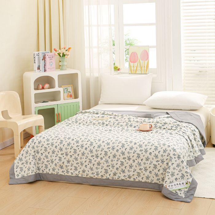 91家纺网 家纺一手货源 找家纺 锦鹭被业 2025新款A类里外全棉印花夏被 草莓园