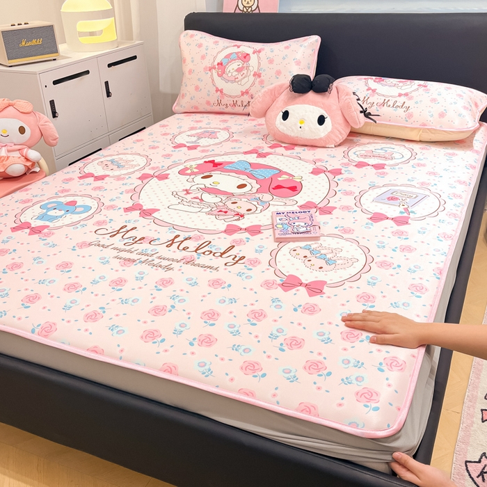 91家纺网 家纺一手货源 找家纺 暮思家居 2025新款正版授权A类大版数码印花三丽鸥可机洗1200D冰丝凉席可组合针织棉夏被四件套床笠款 床笠款-花园美乐蒂