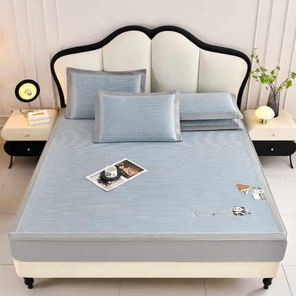 91家纺网 家纺一手货源 找家纺 （总）小牛席业 2025新款PE经典条纹-熊猫凉感冰丝席系列（床笠款）凉席藤席冰藤席冰丝席竹席空调席草席乳胶席豆豆席三件套