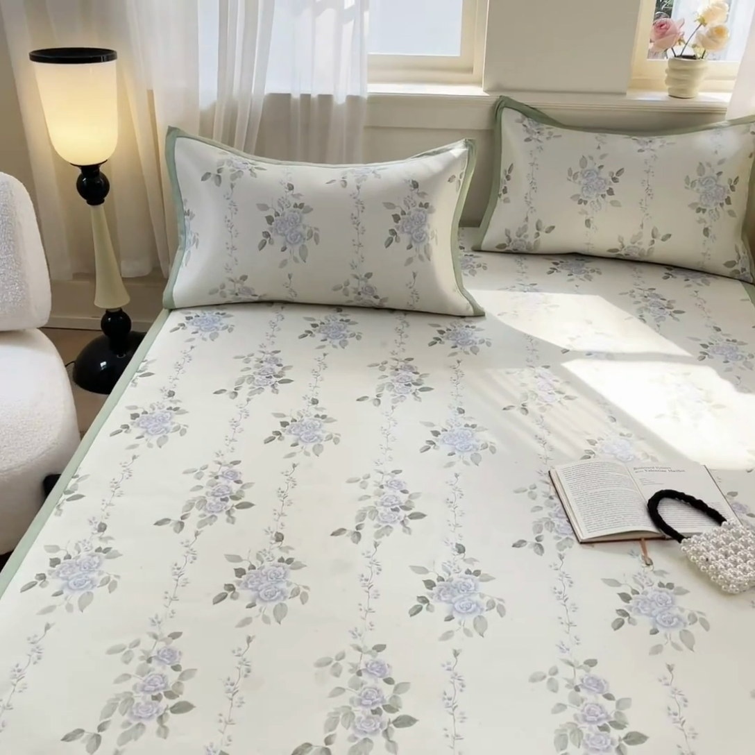 91家纺网 家纺一手货源 找家纺 绒艺席业 2025新款600D冰丝印花数码印花冰藤席赫本风系列 蔓野