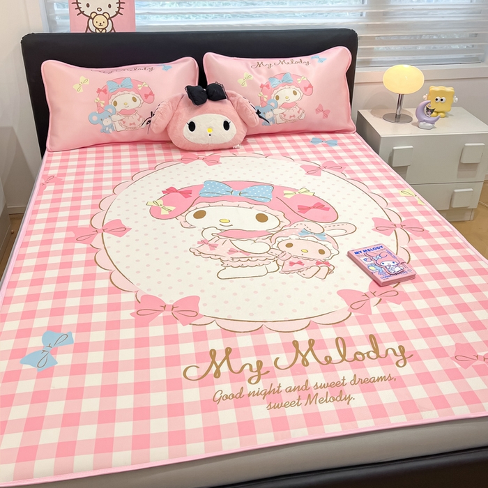 91家纺网 家纺一手货源 找家纺 暮思家居 2025新款正版授权A类大版数码印花三丽鸥可机洗1200D冰丝凉席可组合针织棉夏被四件套床笠款 床笠款-相框美乐蒂