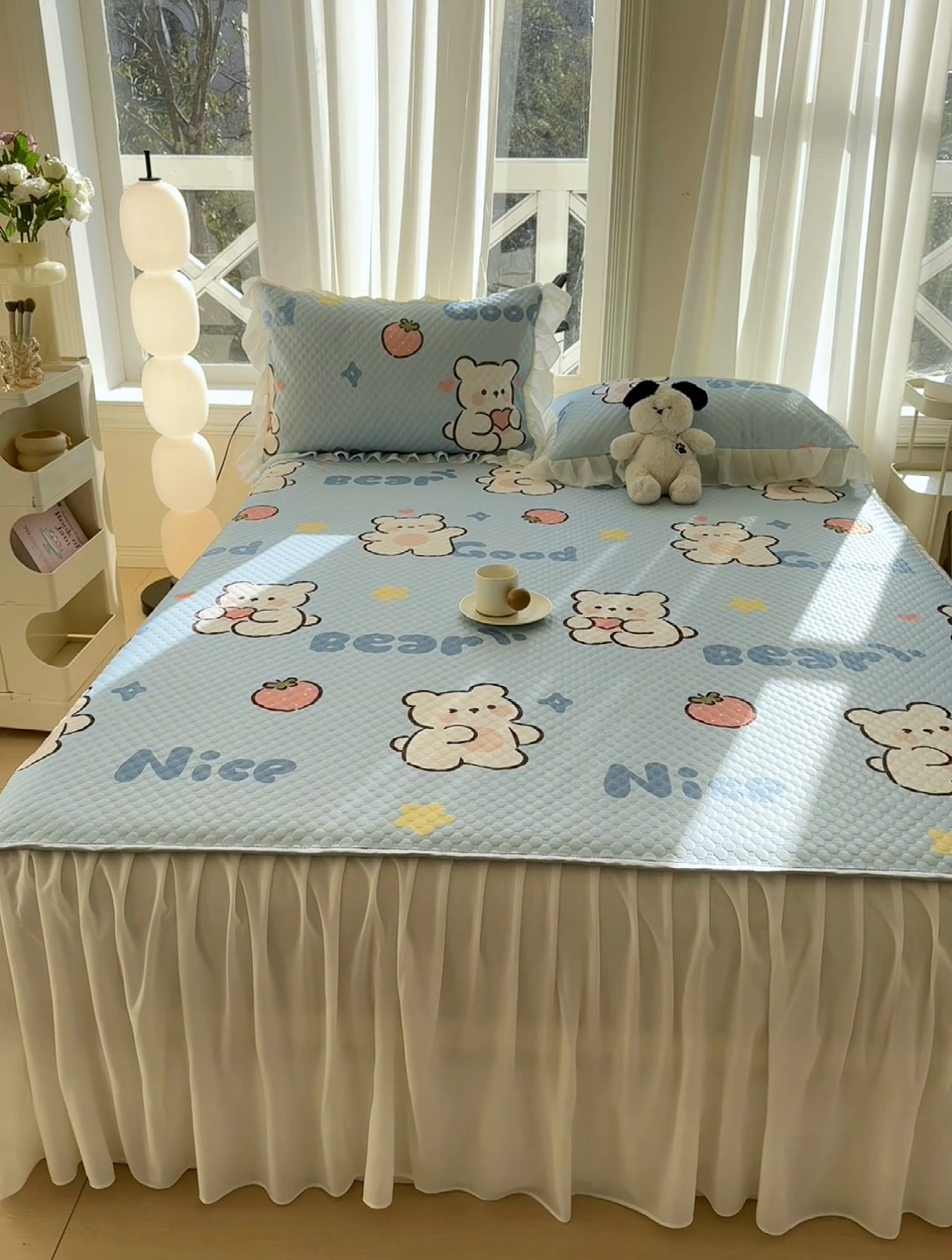 91家纺网 家纺一手货源 找家纺 康纳利2025新款A类冰豆豆床裙款凉席夏被四件套凉感丝空调被送买家秀 草莓小熊