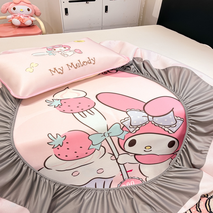 91家纺网 家纺一手货源 找家纺 暮思家居 2025新款正版授权A类大版数码印花三丽鸥可机洗1200D冰丝凉席可组合针织棉夏被四件套床笠款 床笠款-蛋糕美乐蒂