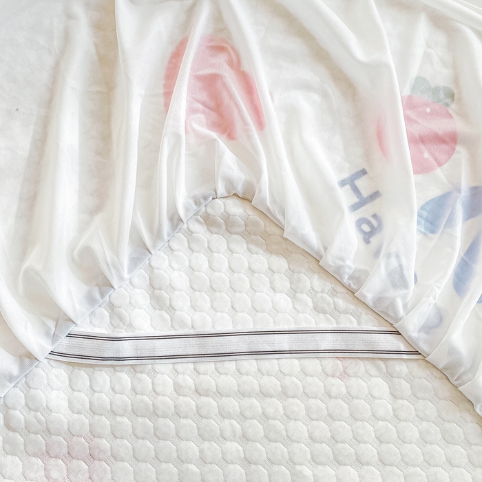 91家纺网 家纺一手货源 找家纺 康纳利2025新款A类冰豆豆床裙款凉席夏被四件套凉感丝空调被送买家秀 彩虹草莓