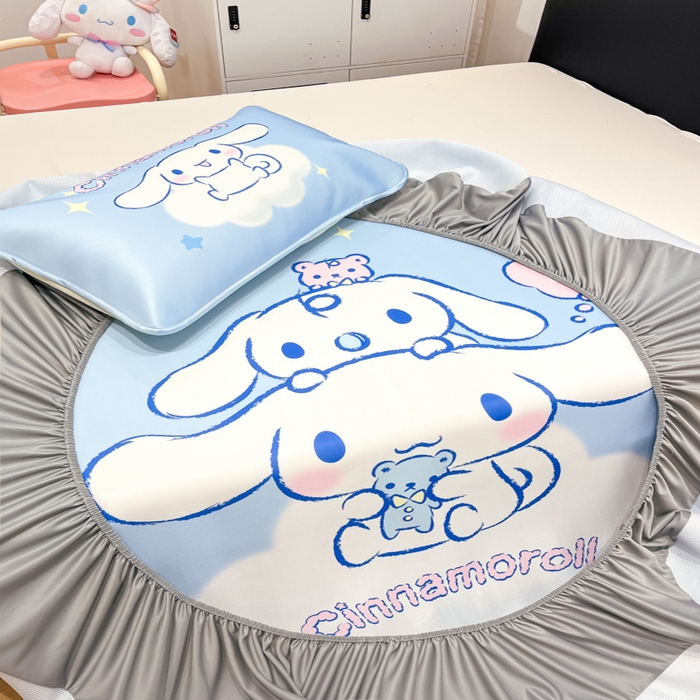 91家纺网 家纺一手货源 找家纺 暮思家居 2025新款正版授权A类大版数码印花三丽鸥可机洗1200D冰丝凉席可组合针织棉夏被四件套床笠款 床笠款-云朵玉桂狗