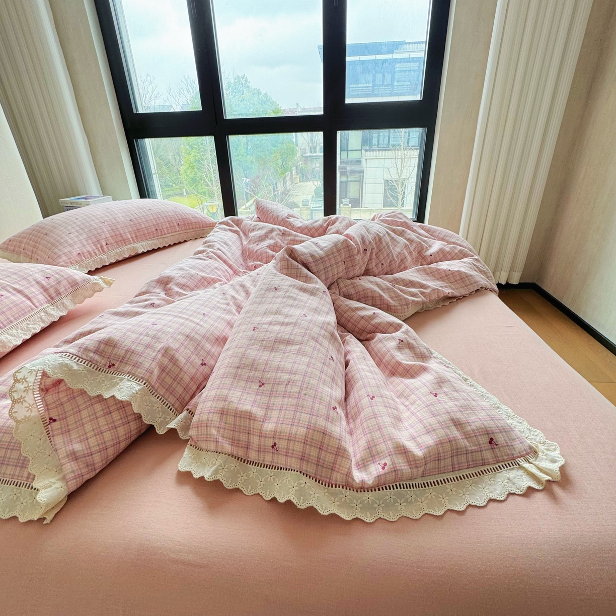 91家纺网 家纺一手货源 找家纺 8+8 （花型持续更新中）2025新款全棉双层纱镂空花边/皱皱花边四件套  初夏