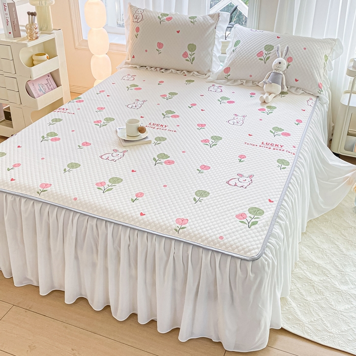 91家纺网 家纺一手货源 找家纺 康纳利2025新款A类冰豆豆床裙款凉席夏被四件套凉感丝空调被送买家秀 花间兔