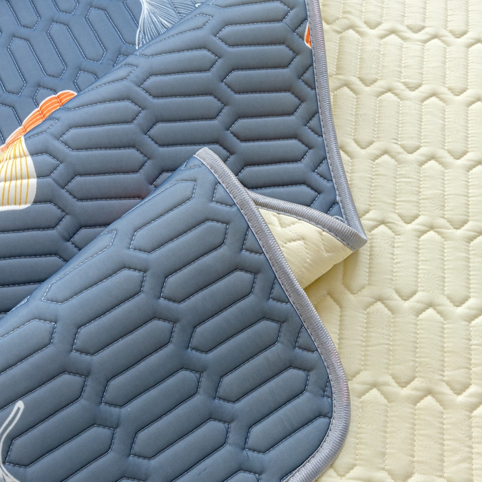 91家纺网 家纺一手货源 找家纺 默忆 2025新款凉感丝印花乳胶凉席 秋风落叶