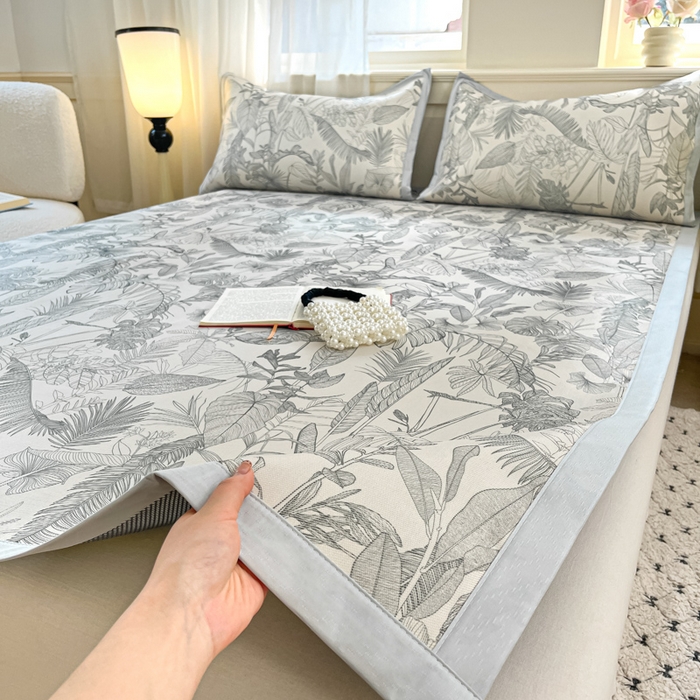 91家纺网 家纺一手货源 找家纺 绒艺席业 2025新款600D冰丝印花数码印花冰藤席赫本风系列 半暮之梦