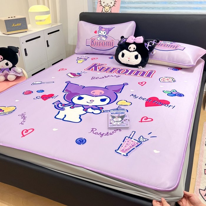 91家纺网 家纺一手货源 找家纺 暮思家居 2025新款正版授权A类大版数码印花三丽鸥可机洗1200D冰丝凉席可组合针织棉夏被四件套床笠款 床笠款-蓝莓库洛米