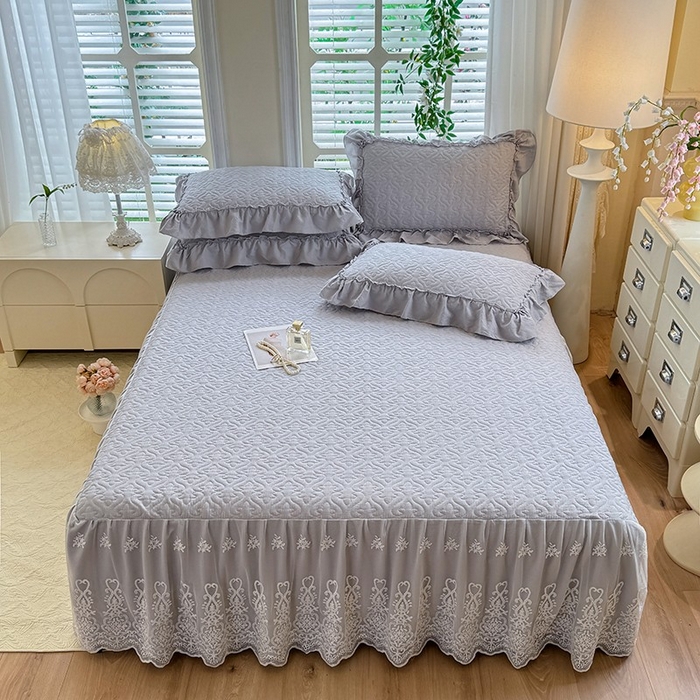 91家纺网 家纺一手货源 找家纺 花香四季家纺 2025新款夹棉绗缝床裙单件三件套法式四件套套件蕾丝公主风 灰色