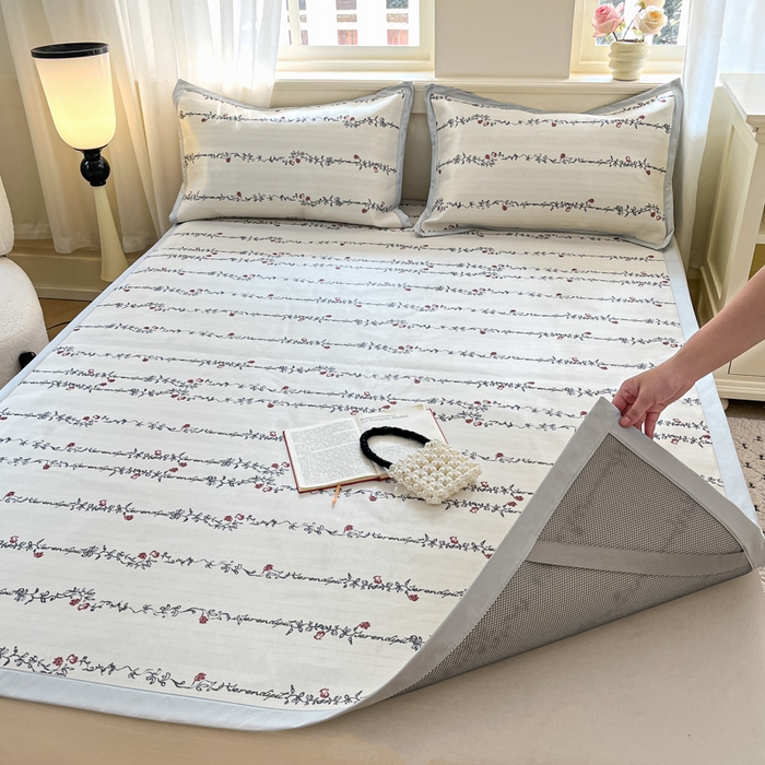 91家纺网 家纺一手货源 找家纺 绒艺席业 2025新款600D冰丝印花数码印花冰藤席赫本风系列 昨日情书