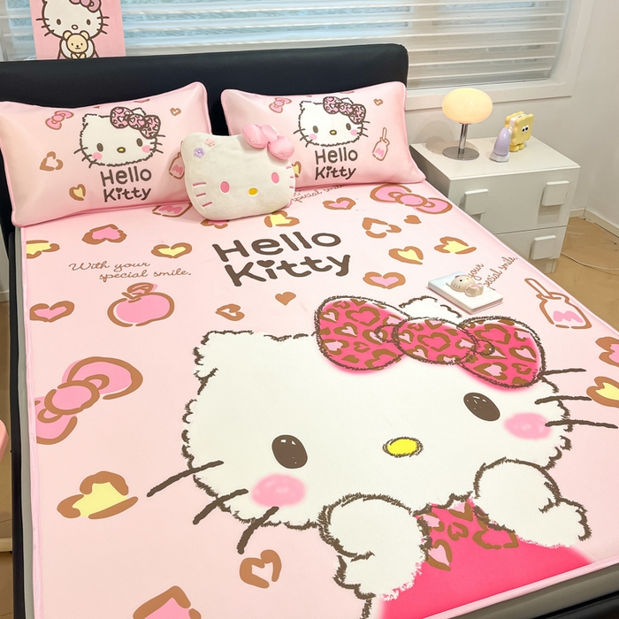 91家纺网 家纺一手货源 找家纺 暮思家居 2025新款正版授权A类大版数码印花三丽鸥可机洗1200D冰丝凉席可组合针织棉夏被四件套床笠款 床笠款-豹纹KT猫