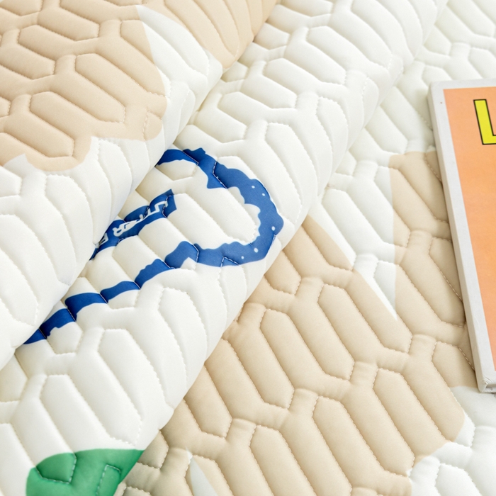 91家纺网 家纺一手货源 找家纺 默忆 2025新款凉感丝印花乳胶凉席 酷酷熊