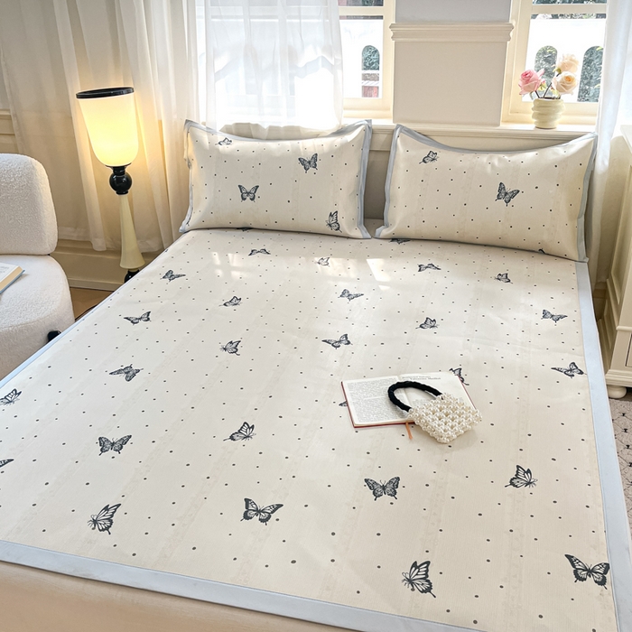 91家纺网 家纺一手货源 找家纺 绒艺席业 2025新款600D冰丝印花数码印花冰藤席赫本风系列 翩翩蝴蝶