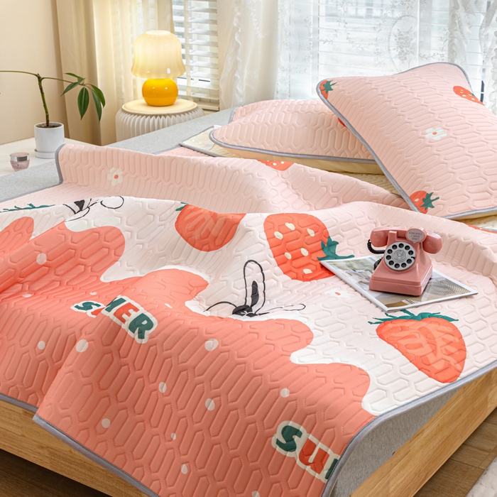 91家纺网 家纺一手货源 找家纺 默忆 2025新款凉感丝印花乳胶凉席 盛夏草莓