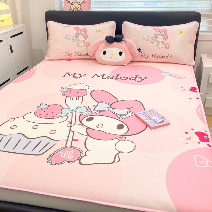 91家纺网 家纺一手货源 找家纺 暮思家居 2025新款正版授权A类大版数码印花三丽鸥可机洗1200D冰丝凉席可组合针织棉夏被四件套床笠款 床笠款-蛋糕美乐蒂