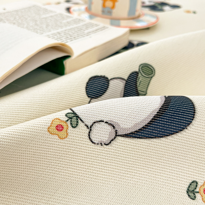 91家纺网 家纺一手货源 找家纺 绒艺席业 2025新款600D冰丝印花数码印花冰藤席卡通小清新系列 小熊猫