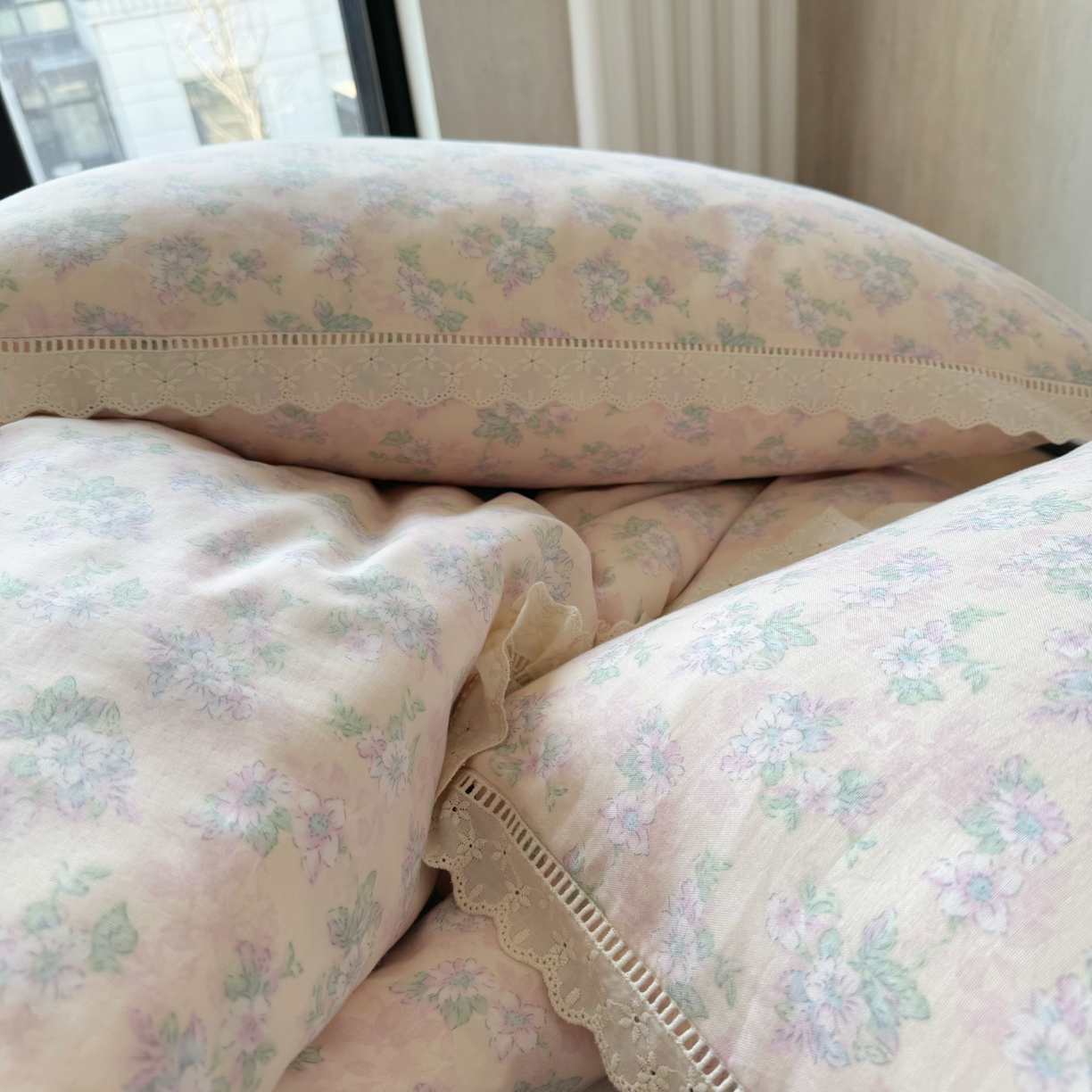 91家纺网 家纺一手货源 找家纺 8+8 （花型持续更新中）2025新款全棉双层纱镂空花边/皱皱花边四件套  妮卡