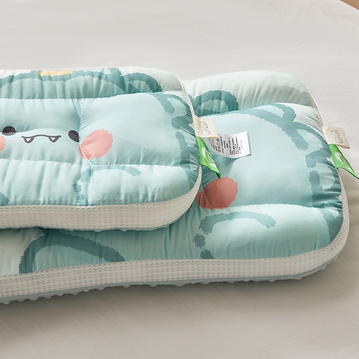 91家纺网 家纺一手货源 找家纺 2025新款A类大版卡通手绘AB版儿童豆豆枕枕芯系列 呆呆龙40*60cm/只