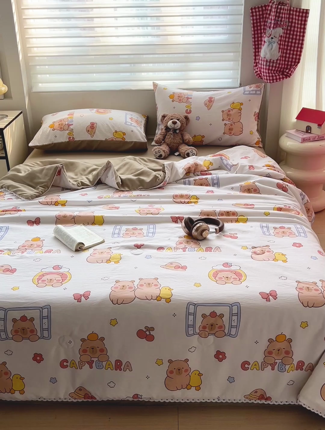 91家纺网 家纺一手货源 找家纺 妖妖家纺2025新款糯糯夏凉被四件套夏凉被空调被 卡皮巴拉小伙伴