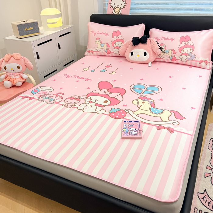 91家纺网 家纺一手货源 找家纺 暮思家居 2025新款正版授权A类大版数码印花三丽鸥可机洗1200D冰丝凉席可组合针织棉夏被四件套床笠款 床笠款-条纹美乐蒂