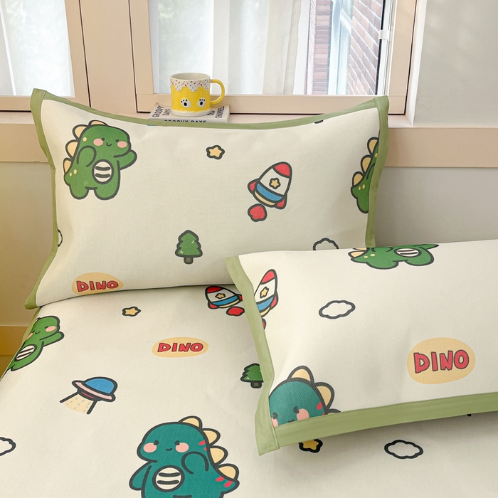 91家纺网 家纺一手货源 找家纺 绒艺席业 2025新款600D冰丝印花数码印花冰藤席卡通小清新系列 恐龙乐园