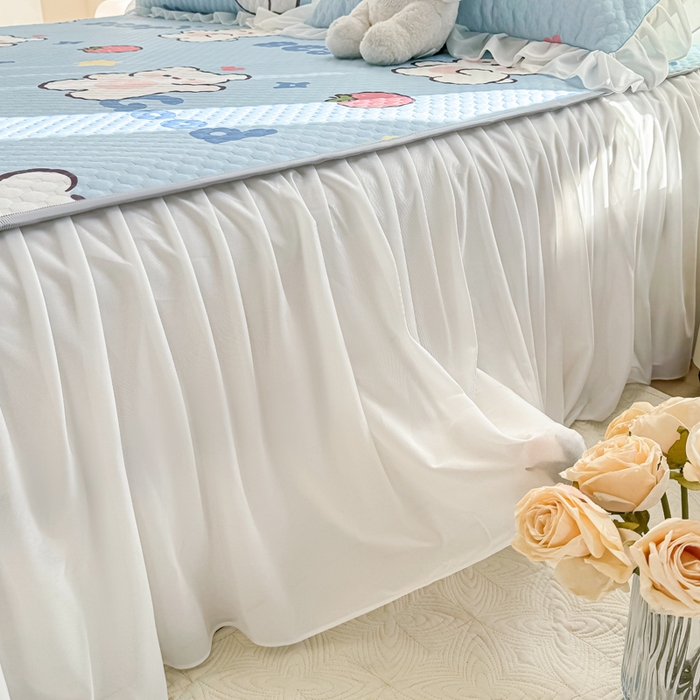 91家纺网 家纺一手货源 找家纺 康纳利2025新款A类冰豆豆床裙款凉席夏被四件套凉感丝空调被送买家秀 草莓小熊