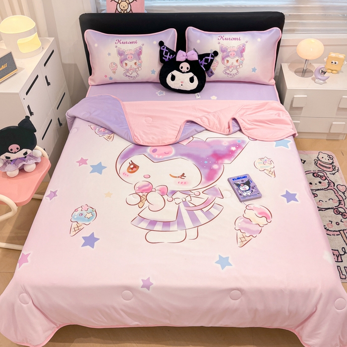 91家纺网 家纺一手货源 找家纺 暮思家居 2025新款正版授权A类大版数码印花三丽鸥可机洗1200D冰丝凉席可组合针织棉夏被四件套床笠款 床笠款-炫彩库洛米