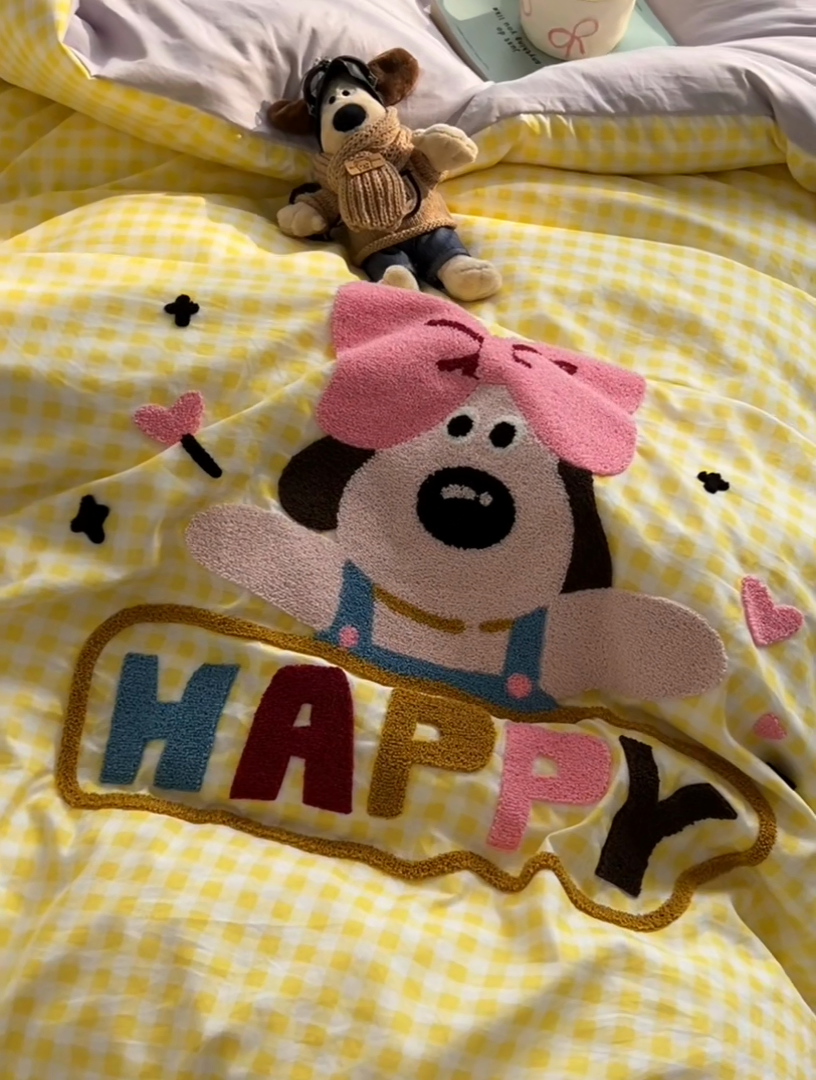 91家纺网 家纺一手货源 找家纺 （总）子钦2025新款云朵棉印加绣卡通毛巾绣四件套-飞行狗系列