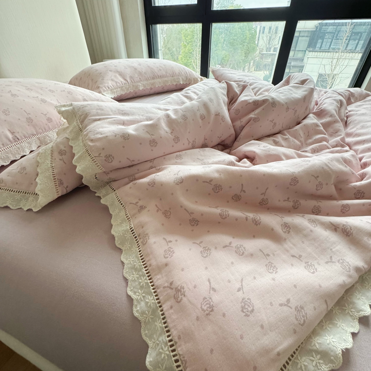 91家纺网 家纺一手货源 找家纺 8+8 （花型持续更新中）2025新款全棉双层纱镂空花边/皱皱花边四件套 芳华