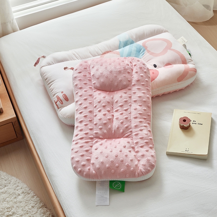 91家纺网 家纺一手货源 找家纺 2025新款A类大版卡通手绘AB版儿童豆豆枕枕芯系列 粉粉猪40*60cm/只