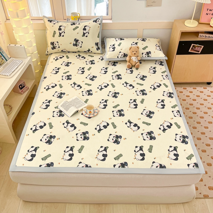 91家纺网 家纺一手货源 找家纺 绒艺席业 2025新款600D冰丝印花数码印花冰藤席卡通小清新系列 小熊猫