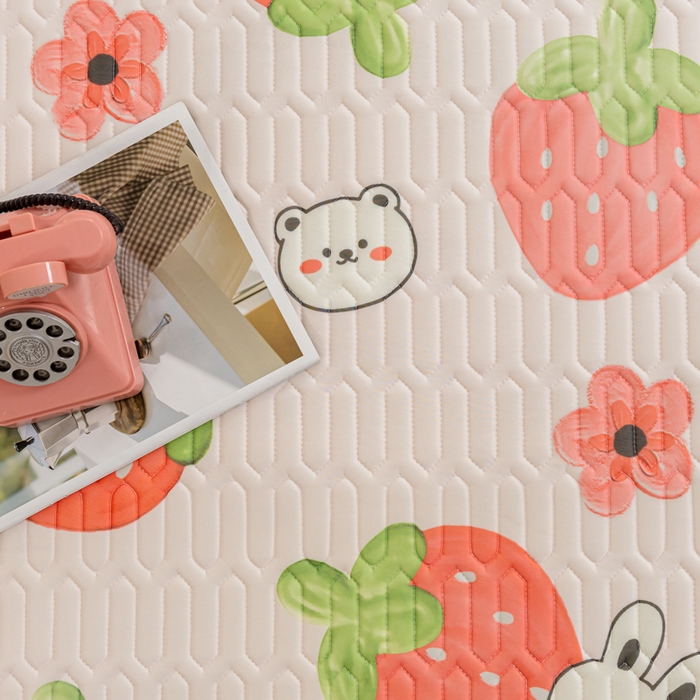 91家纺网 家纺一手货源 找家纺 默忆 2025新款凉感丝印花乳胶凉席 草莓兔