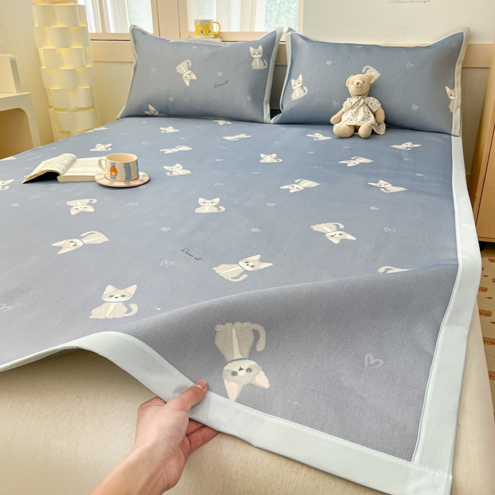 91家纺网 家纺一手货源 找家纺 绒艺席业 2025新款600D冰丝印花数码印花冰藤席卡通小清新系列 乖乖猫