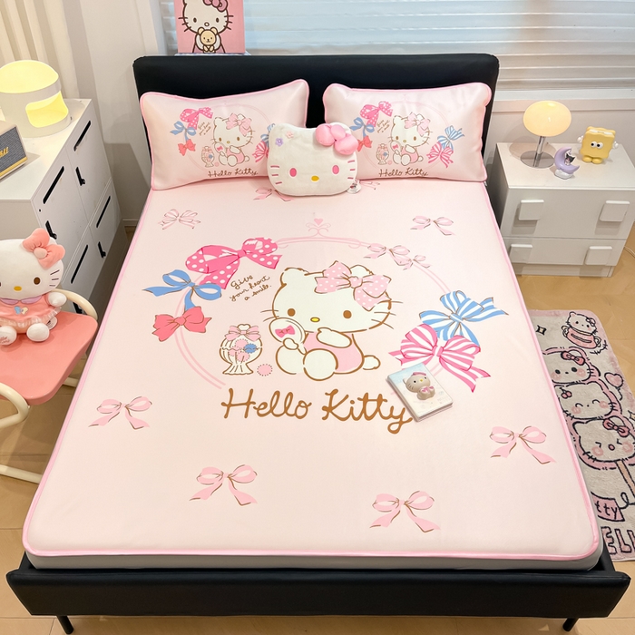 91家纺网 家纺一手货源 找家纺 暮思家居 2025新款正版授权A类大版数码印花三丽鸥可机洗1200D冰丝凉席可组合针织棉夏被四件套床笠款 床笠款-美美KT