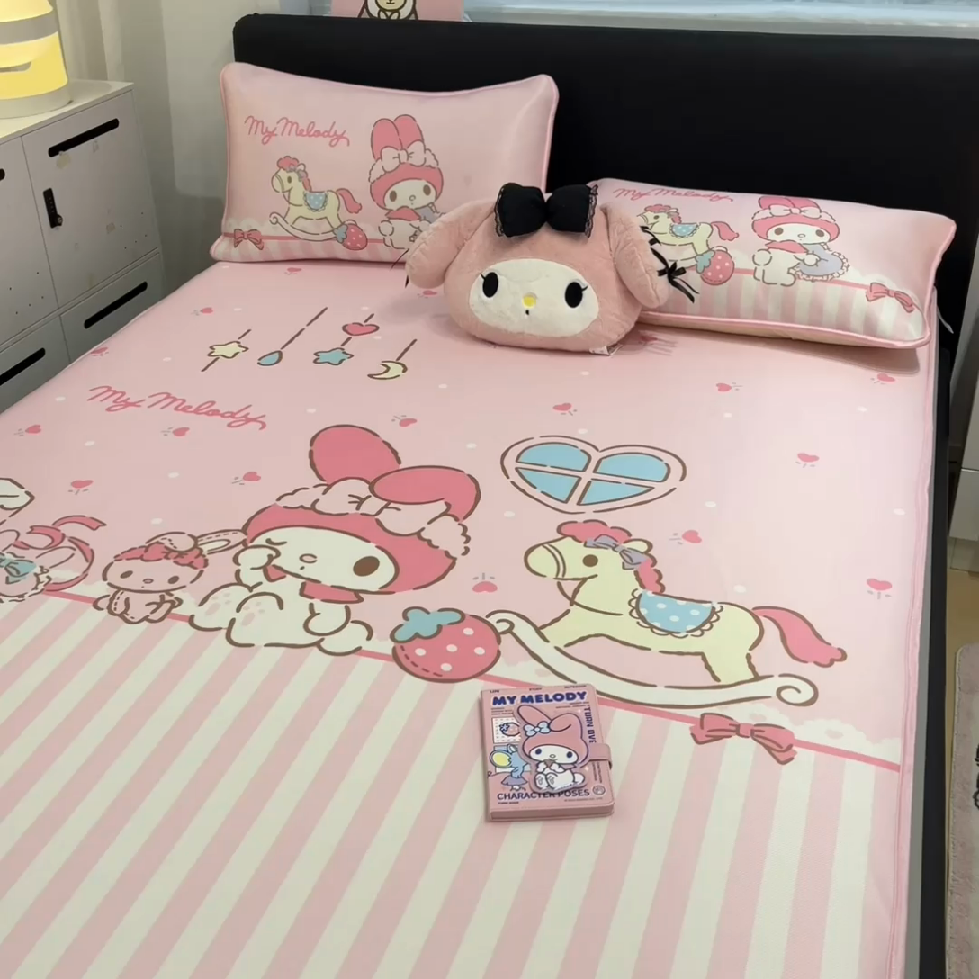 91家纺网 家纺一手货源 找家纺 暮思家居 2025新款正版授权A类大版数码印花三丽鸥可机洗1200D冰丝凉席可组合针织棉夏被四件套床笠款 床笠款-条纹美乐蒂