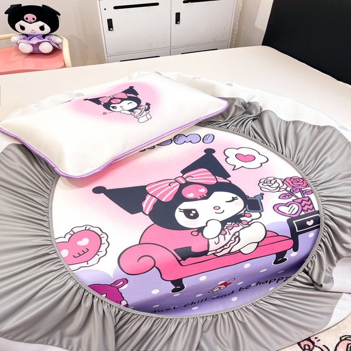 91家纺网 家纺一手货源 找家纺 暮思家居 2025新款正版授权A类大版数码印花三丽鸥可机洗1200D冰丝凉席可组合针织棉夏被四件套床笠款 床笠款-美妆库洛米