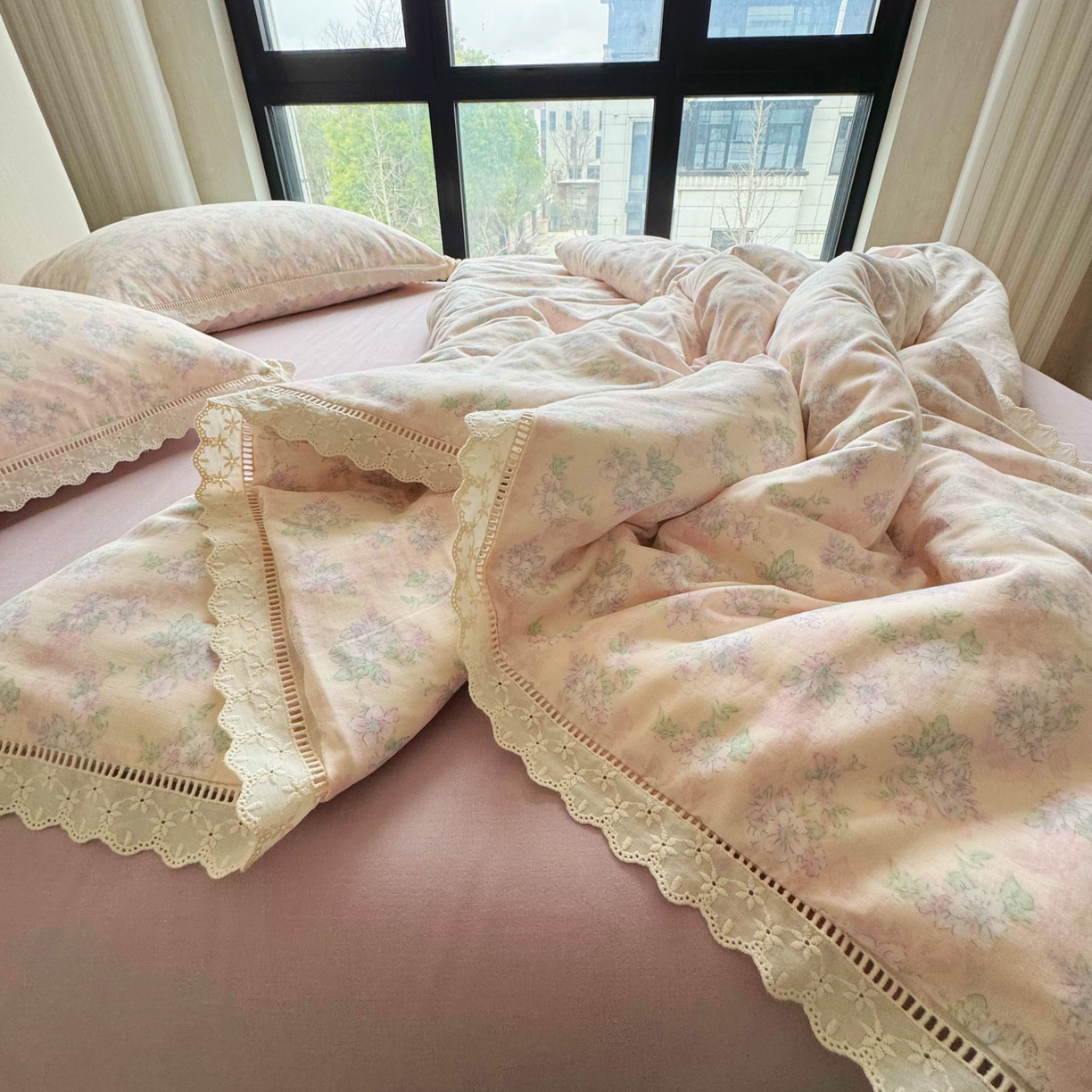 91家纺网 家纺一手货源 找家纺 8+8 （花型持续更新中）2025新款全棉双层纱镂空花边/皱皱花边四件套  妮卡